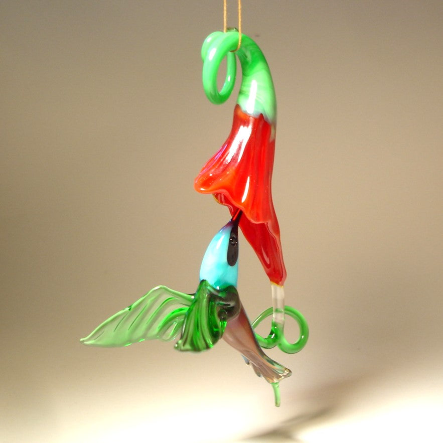 The other side of the hanging hummingbird and a red trumpet flower