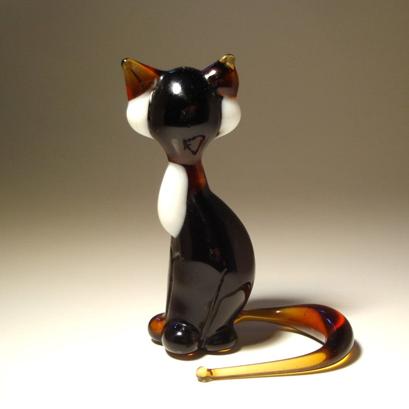 Back view of Siamese cat figurine