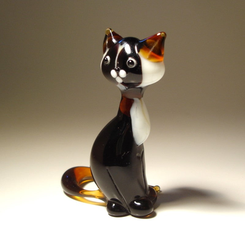 Side view of the glass Siamese cat figurine