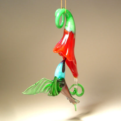 The other side of the hanging hummingbird and a red trumpet flower