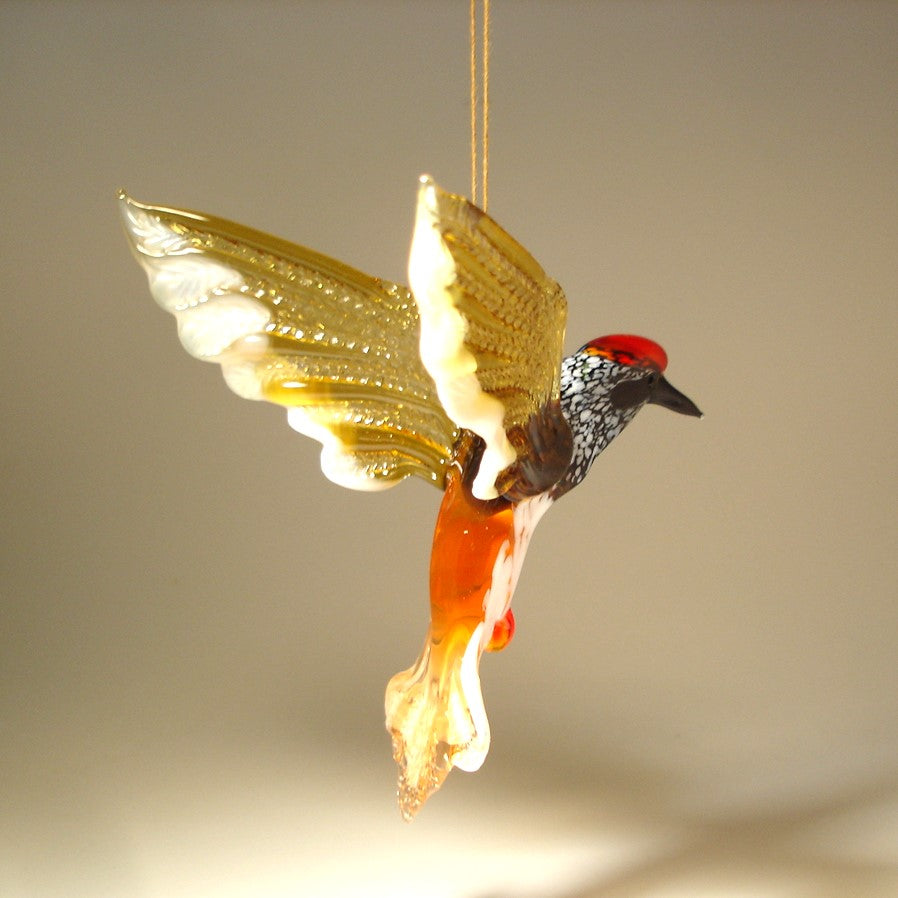back side of the woodpecker figurine