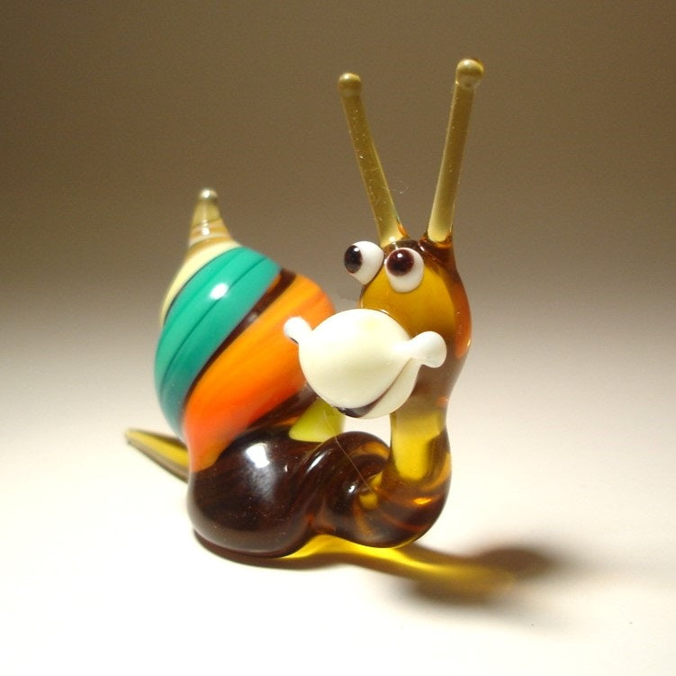 Blue and Orange shell, white face and a smile.