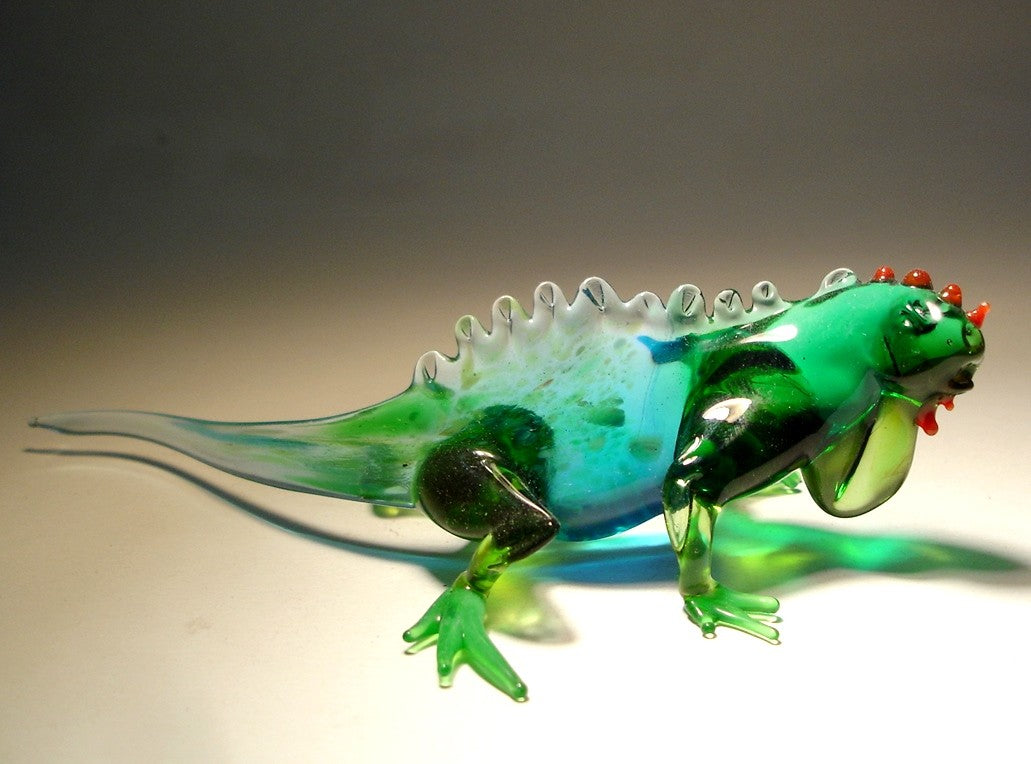 Side view of the glass Grand Cayman iguana figurine, highlighting its ridged body, detailed legs, and long tail.