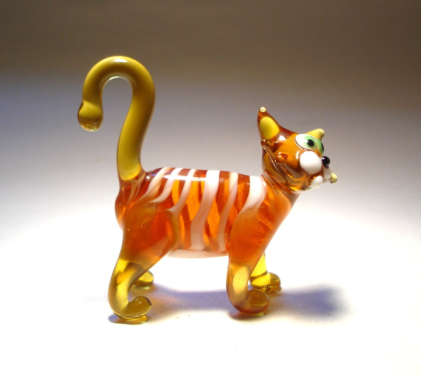 a side view of the brown glass cat highlighting the white stripe